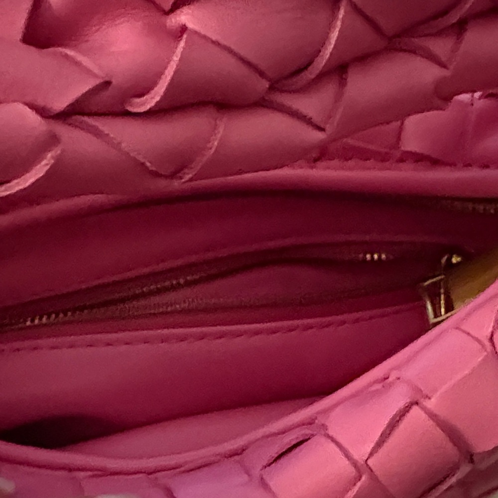 Elegant Pink Woven Shoulder Bag - Picture 5 of 6